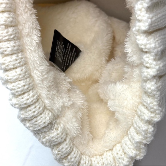 Canada Weather Gear Ribbed Knit
White Beanie Pom Pom NEW! Ski Snowboard - Picture 5 of 6